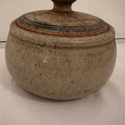 POTTERY VESSEL WITH LID