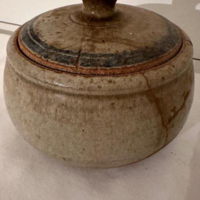 POTTERY VESSEL WITH LID