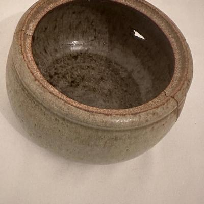 POTTERY VESSEL WITH LID