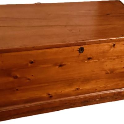 BLANKET CHEST