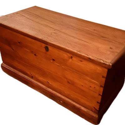 BLANKET CHEST