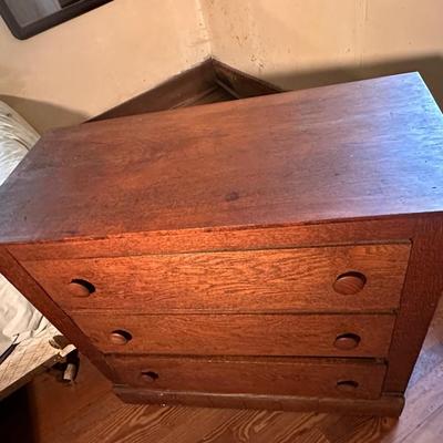 ANTIQUE 3 DRAWER CHEST