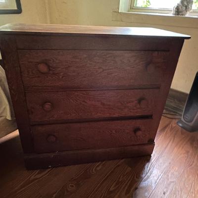 ANTIQUE 3 DRAWER CHEST