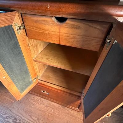MODERN WOOD DRESSER