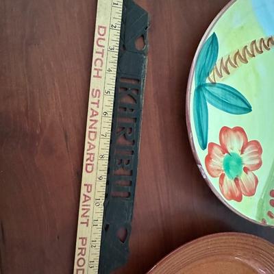 KARIBU WELCOME SIGN, MISC POTTERY