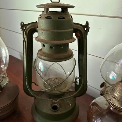 COLLECTIBLE LANTERN LOT