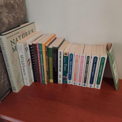 Field Guides and Other Reference Books For Trees and Flowers (O-BBL)