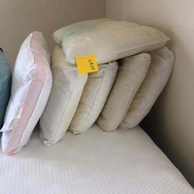 Lot of 6 pillows