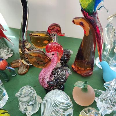 Mixed Lot of Art Glass, paperweights, Parrots, Birds, Frog,