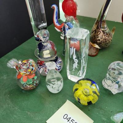 Mixed Lot of Art Glass, paperweights, Parrots, Birds, Frog,