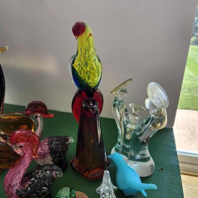 Mixed Lot of Art Glass, paperweights, Parrots, Birds, Frog,