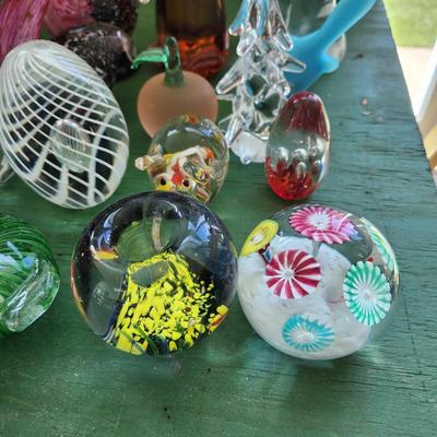 Mixed Lot of Art Glass, paperweights, Parrots, Birds, Frog,