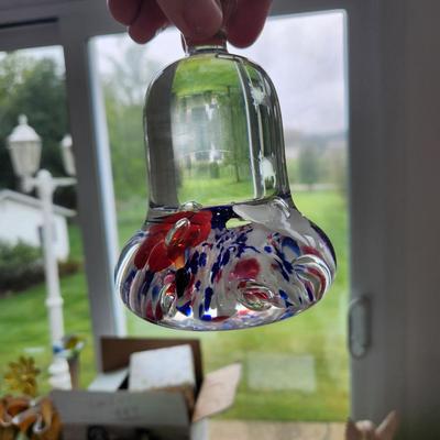 Mixed Lot of Art Glass, paperweights, Parrots, Birds, Frog,