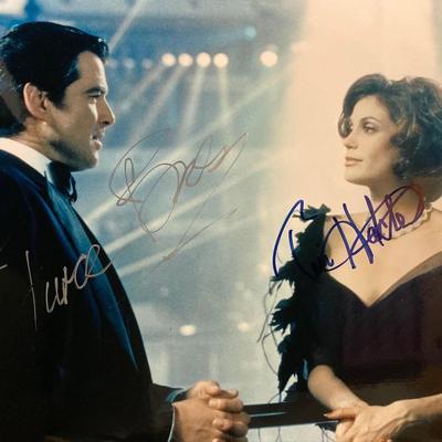 Tomorrow Never Dies Pierce Brosnan and Teri Hatcher signed movie photo