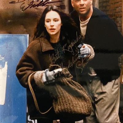 12 Monkeys Bruce Willis and Madeleine Stowe signed movie photo. GFA Authenticated