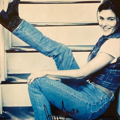 Paige Turco signed photo