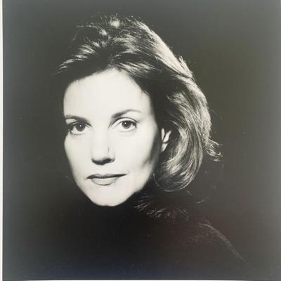 Margaret Colin signed photo
