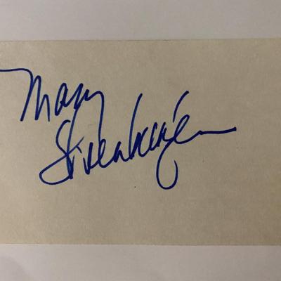 Mary Steenburgen signature cut