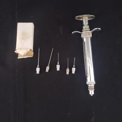 Vintage Stainless Steel Syringe and Needles (LR-KD)