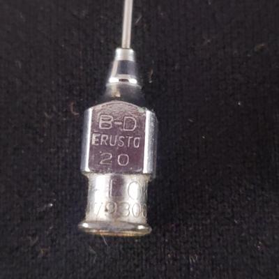 Vintage Stainless Steel Syringe and Needles (LR-KD)