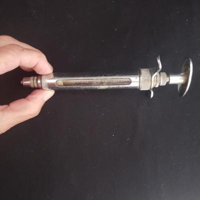 Vintage Stainless Steel Syringe and Needles (LR-KD)