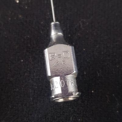 Vintage Stainless Steel Syringe and Needles (LR-KD)