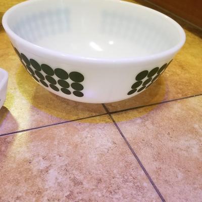 Vintage Pyrex and Corelle bakeware
