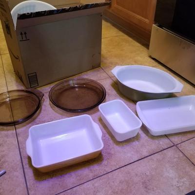 Vintage pyrex baking dishes