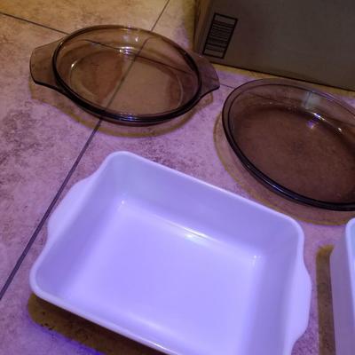 Vintage pyrex baking dishes