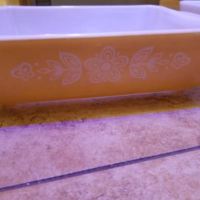 Vintage pyrex baking dishes