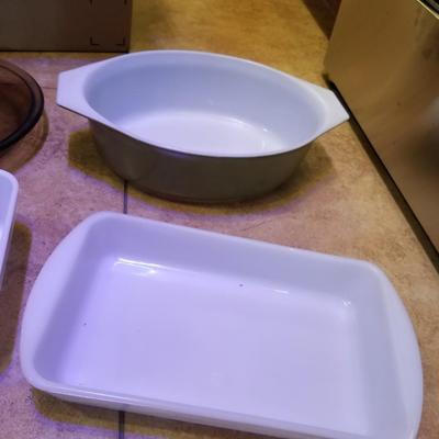 Vintage pyrex baking dishes
