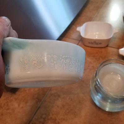 Vintage Corning ware and pyrex baking dishes