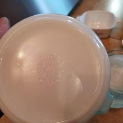 Vintage Corning ware and pyrex baking dishes