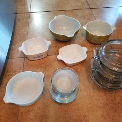 Vintage Corning ware and pyrex baking dishes