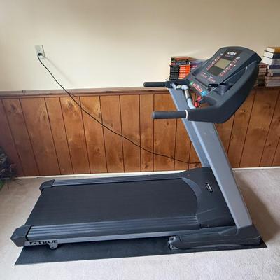 LOT 1B: True Performance Series Treadmill Model PS75