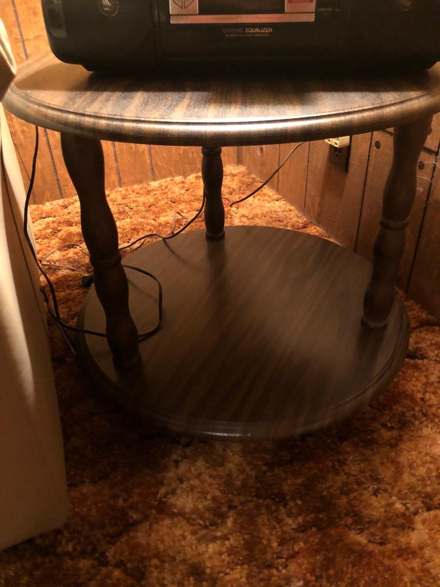 Vintage round end table | EstateSales.org