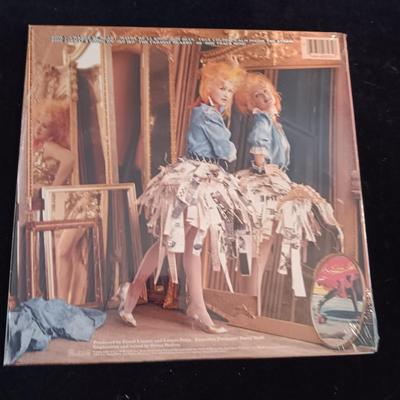 CYNDI LAUPER "TRUE COLORS" VINYL RECORD IN GREAT SHAPE