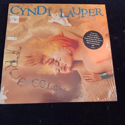 CYNDI LAUPER "TRUE COLORS" VINYL RECORD IN GREAT SHAPE