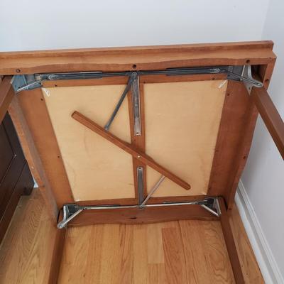 Sturdy Wood/Vinyl Card Table (DR-KD)