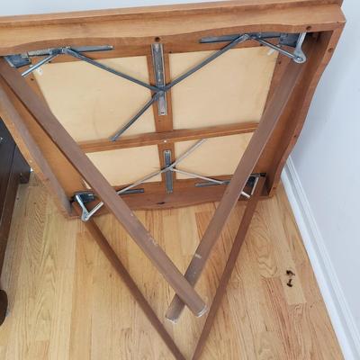 Sturdy Wood/Vinyl Card Table (DR-KD)