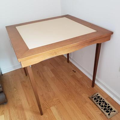 Sturdy Wood/Vinyl Card Table (DR-KD)