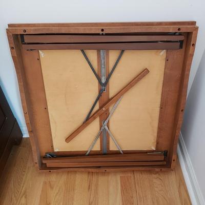 Sturdy Wood/Vinyl Card Table (DR-KD)