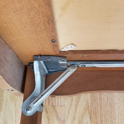 Sturdy Wood/Vinyl Card Table (DR-KD)