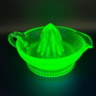 Vintage URANIUM Vaseline Glass Citrus Reamer Juicer (See Details)