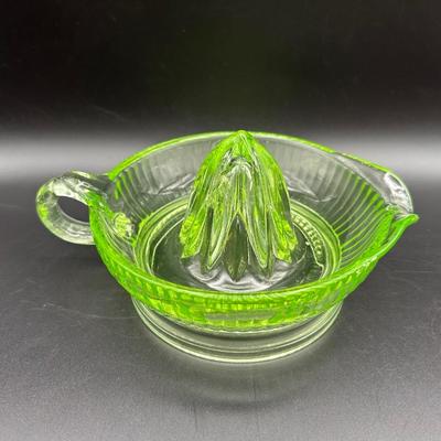 Vintage URANIUM Vaseline Glass Citrus Reamer Juicer (See Details)