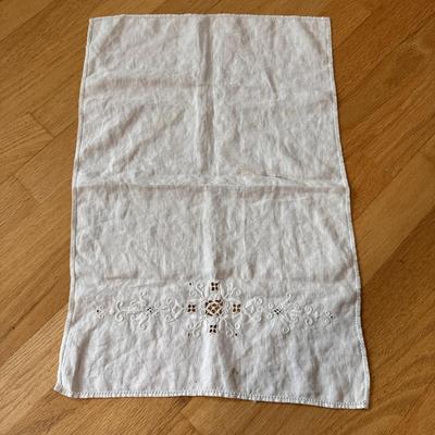 Ivory Doilies, Tablecloth, and Table Runner (DR-DZ)