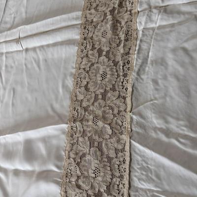 Ivory Doilies, Tablecloth, and Table Runner (DR-DZ)