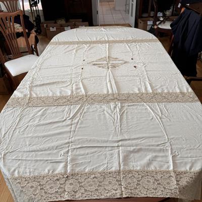 Ivory Doilies, Tablecloth, and Table Runner (DR-DZ)