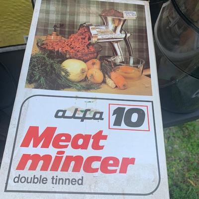 Kitchen Small Appliances Lot Crockpot Cuisinart Meat Mincer Ice Cream Maker