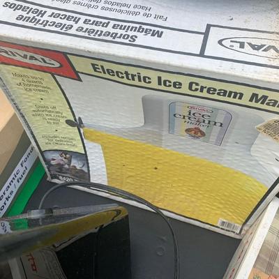 Kitchen Small Appliances Lot Crockpot Cuisinart Meat Mincer Ice Cream Maker